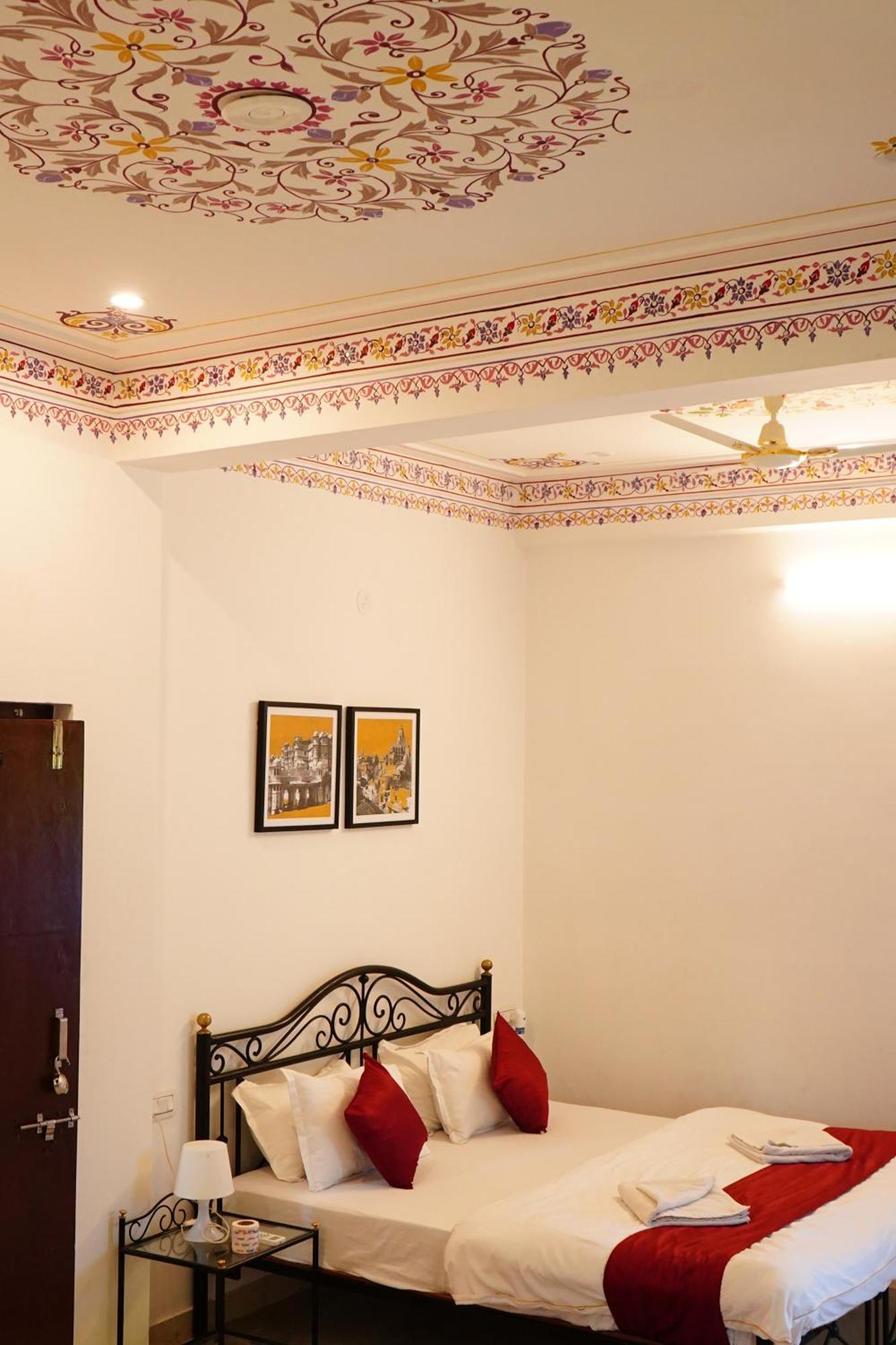Rising Shemesh Home Stay Udaipur Eksteriør billede