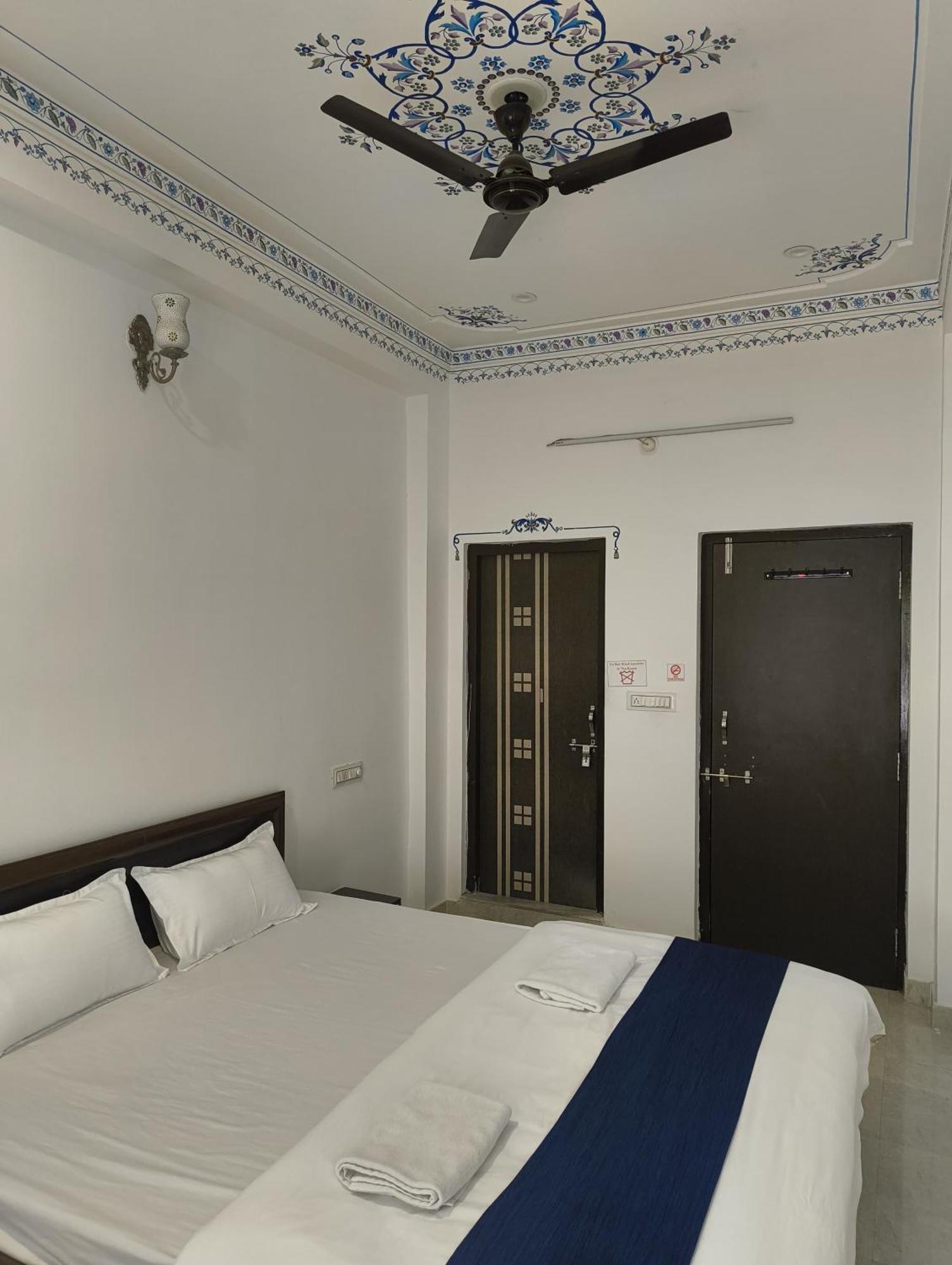 Rising Shemesh Home Stay Udaipur Eksteriør billede