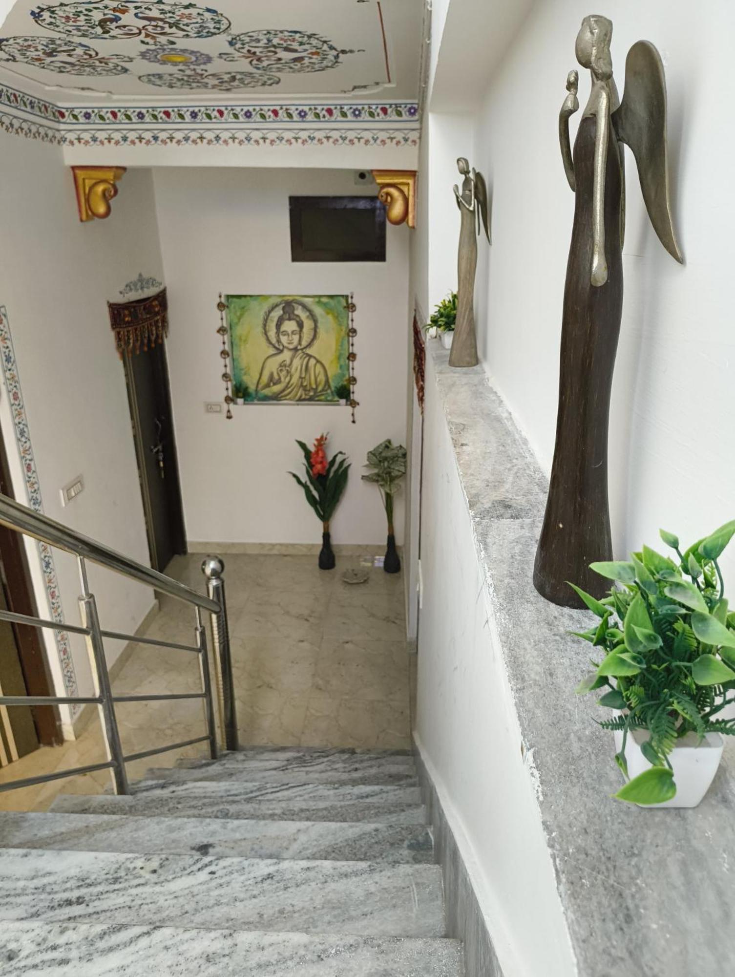 Rising Shemesh Home Stay Udaipur Eksteriør billede