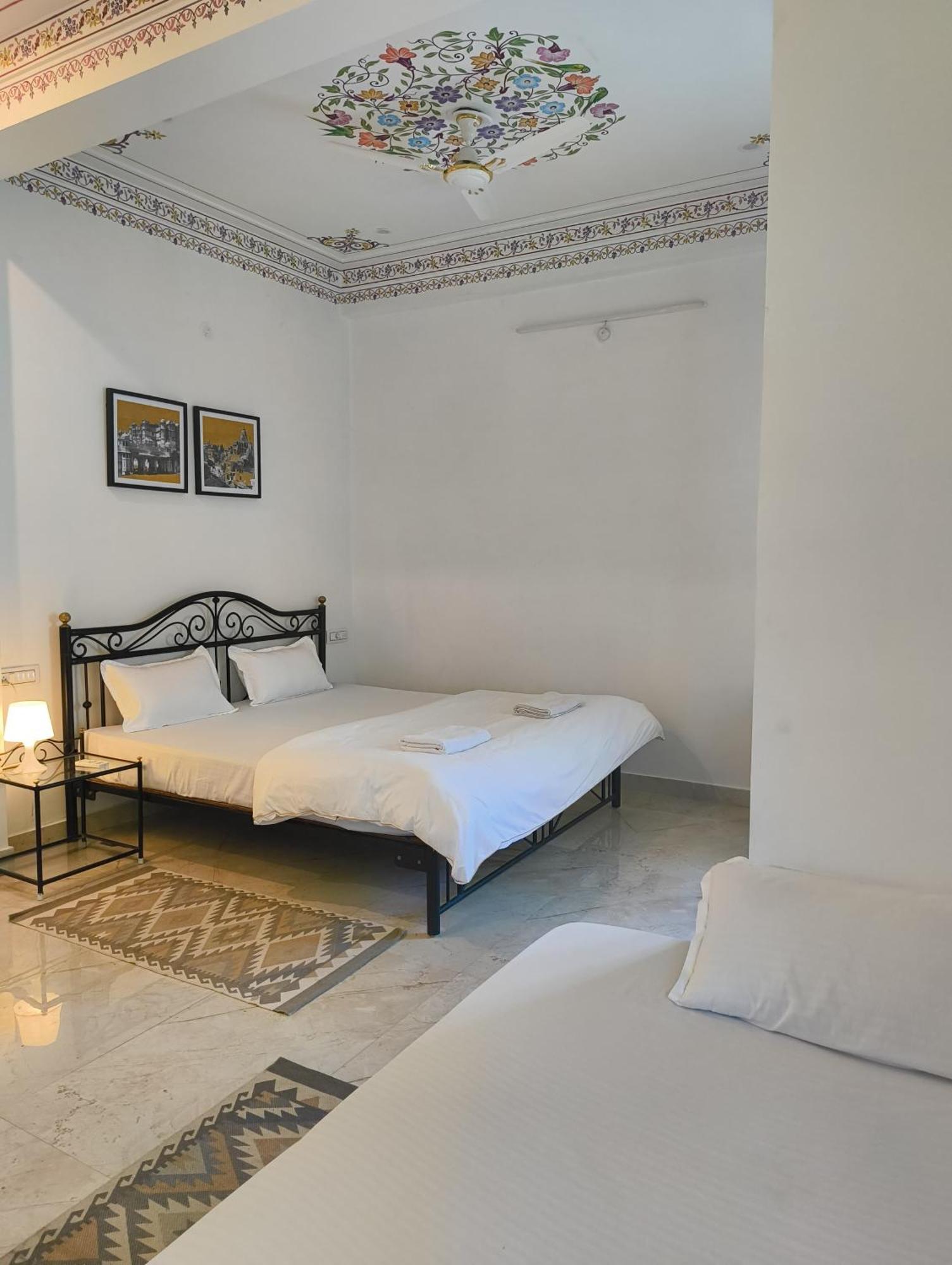 Rising Shemesh Home Stay Udaipur Eksteriør billede