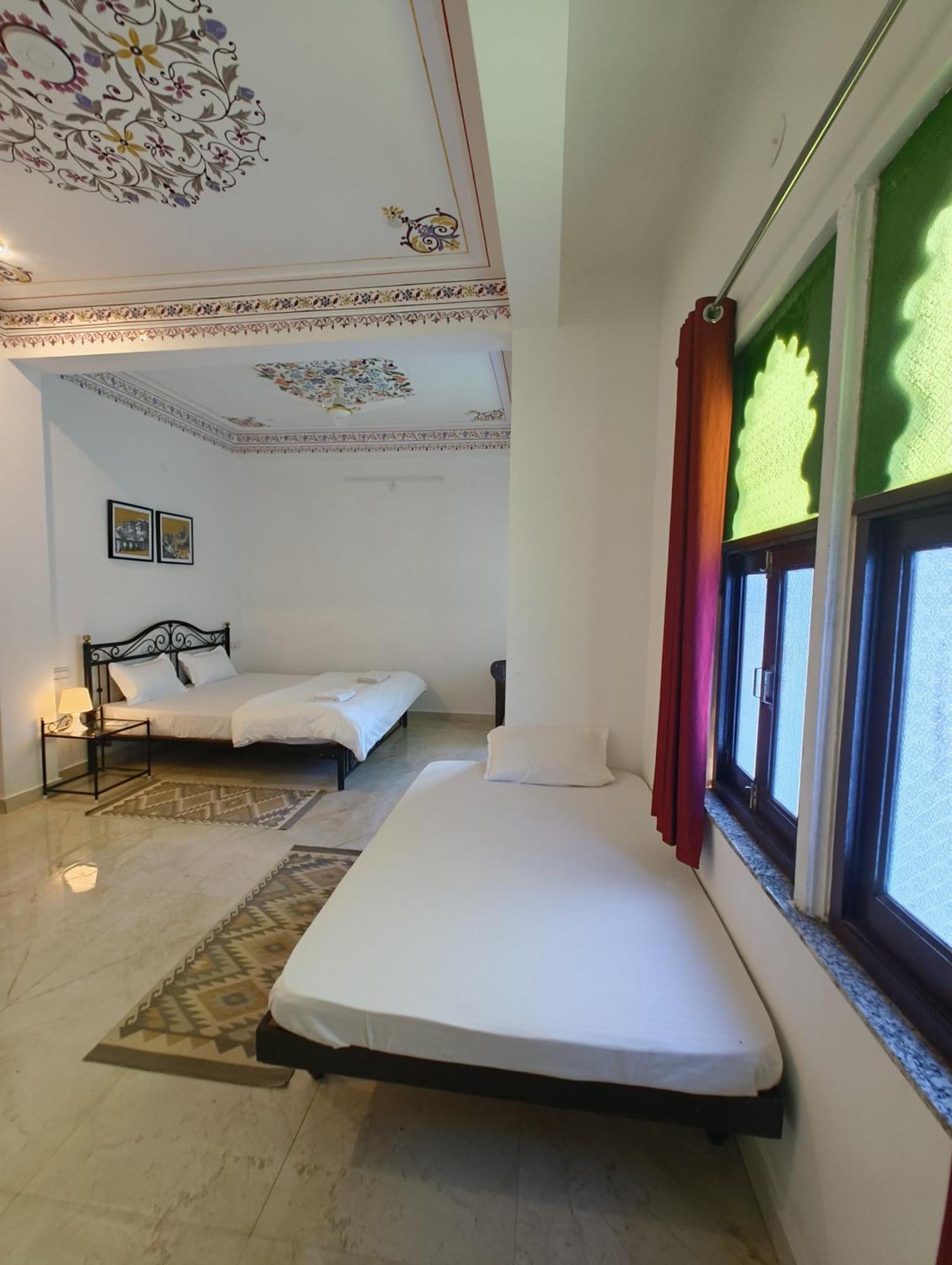 Rising Shemesh Home Stay Udaipur Eksteriør billede