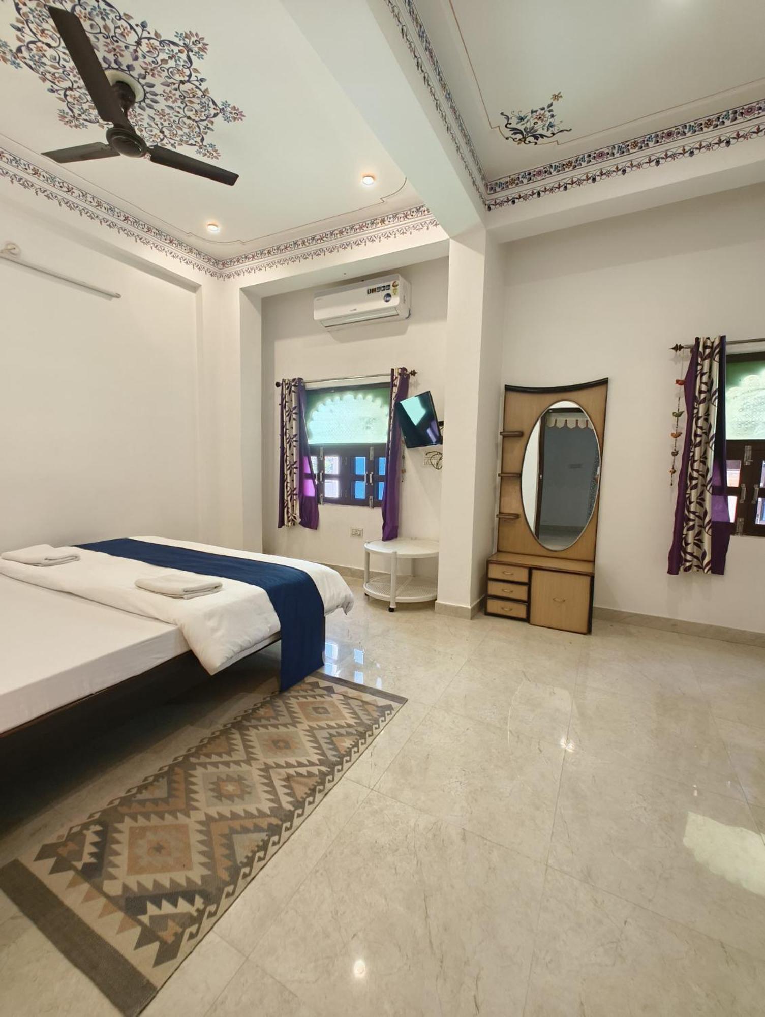 Rising Shemesh Home Stay Udaipur Eksteriør billede