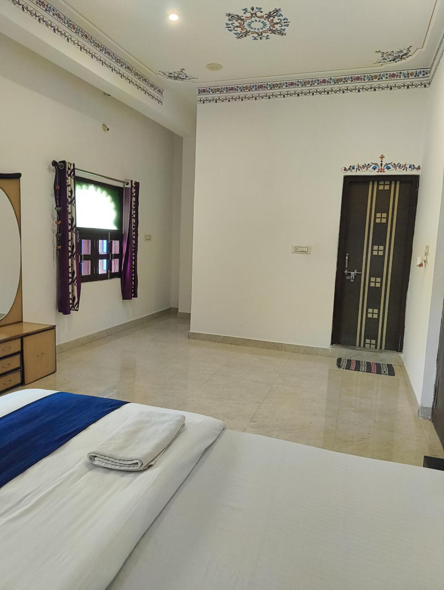 Rising Shemesh Home Stay Udaipur Eksteriør billede